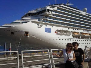 A la découverte des Cités du Soleil. Le Costa Favolosa bien amarré dans le port de La Valette.