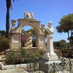 statues et monuments dans un jardin public de La Valette, Malte
