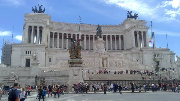 La piazza Venezia de Rome avec le palais Victor Emmanuel II
