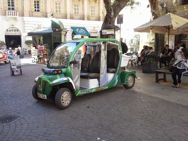 e taxi electrique permet de rejoindre le costa favolosa pour 8 €