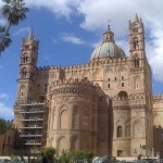 Une vue arrière de la cathédrale de Palerme