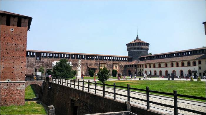 chateau-sforza-milan-2