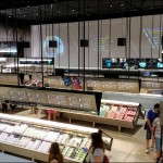 Une projection de ce que pourrait être le supermarché du futur. Beaucoup d'informations grâce aux écrans digitaux