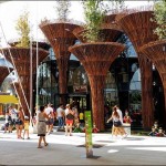 Le Pavillon du Vietnam. Très beau, mais à l'intérieur on se croit dans un marché. Dommage