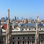 Sur les toits du Duomo, au fond les tours du nouveau quartier de Milan