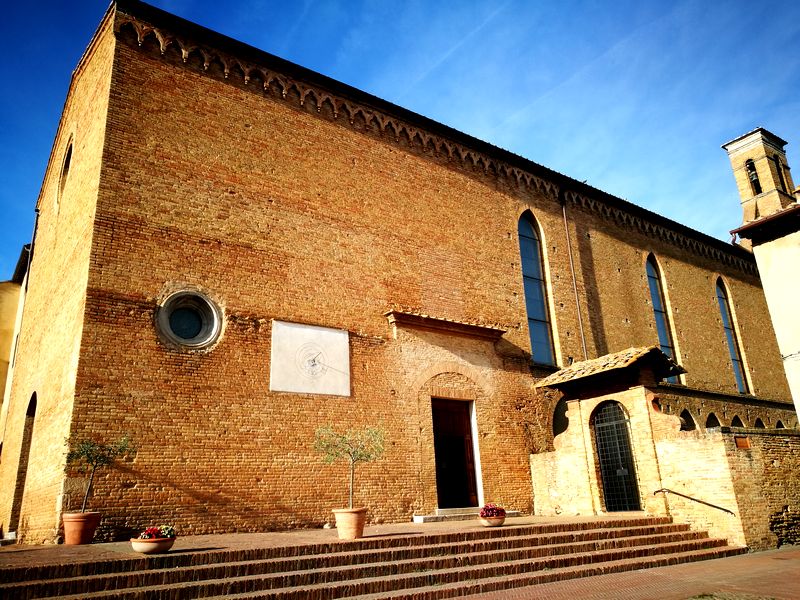 Belle église à San Gimignano